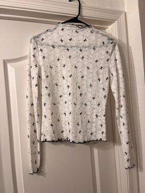DAVI & DANI White Long-Sleeve Knit Top with Black Floral Accents